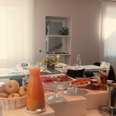 Largo Fileni 7 Panzió San Benedetto del Tronto Kültér fotó
